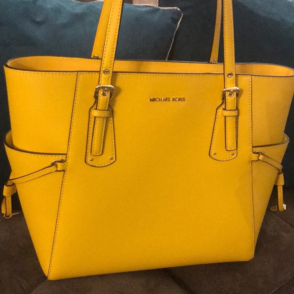 MICHAEL KORS VOYAGER TOTE